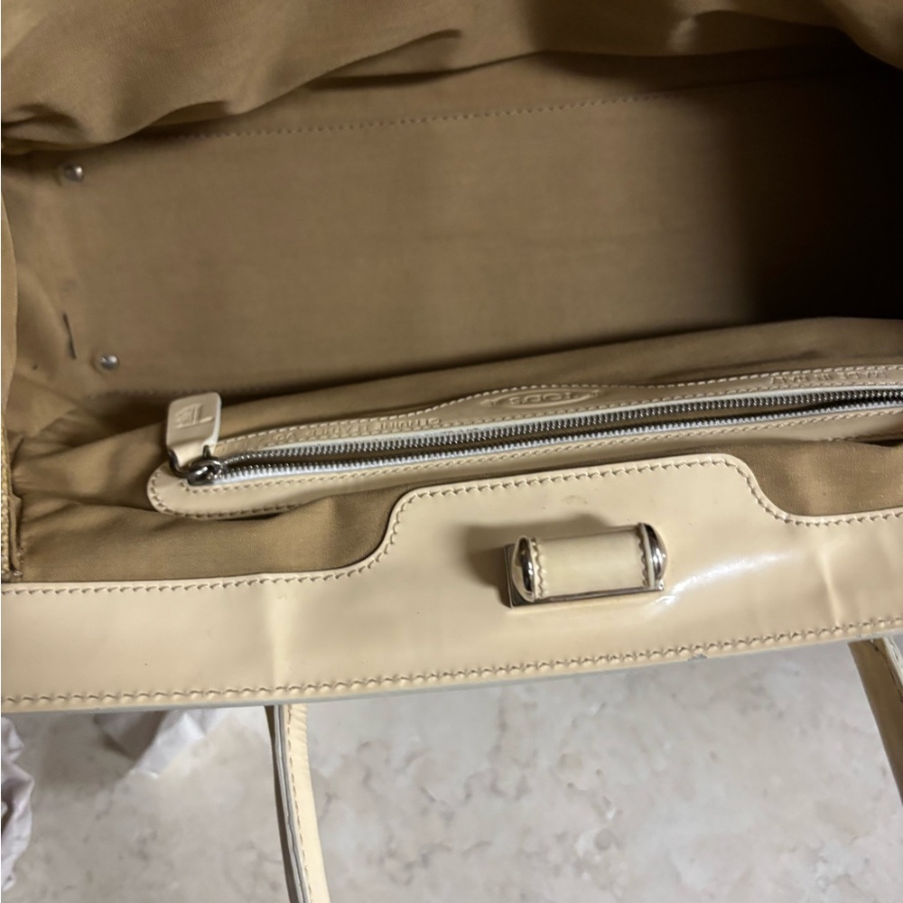 Authentic vintage Tod's Cream and Beige Shoulder Bag with Gloss Trim - Picture 7 of 12
